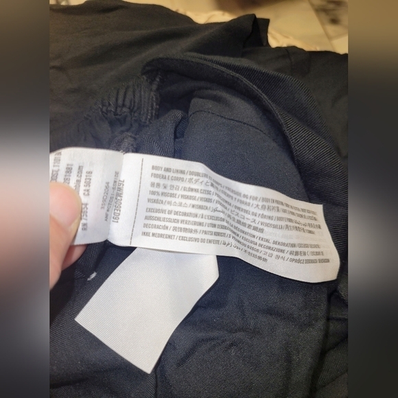 Hollister Floral Embroidered Black Jumpsuit Open Tie Back Elastic Waist Size S - Picture 10 of 14